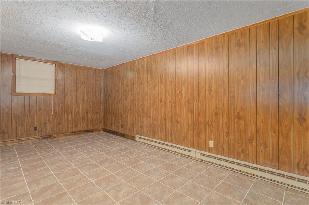 1113 Ring Road Westfield, NC 27053 - Photo 33 of 43 Lower living room