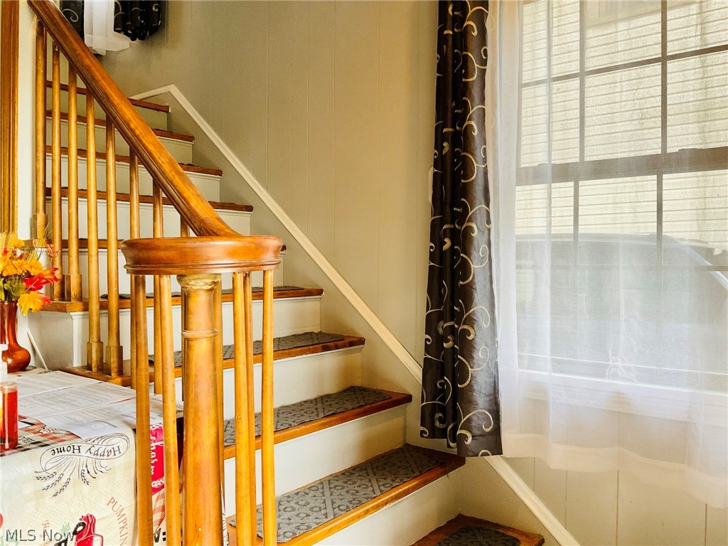 9016 Snow Road Cleveland, OH 44130 - Photo 11 of 34 Staircase