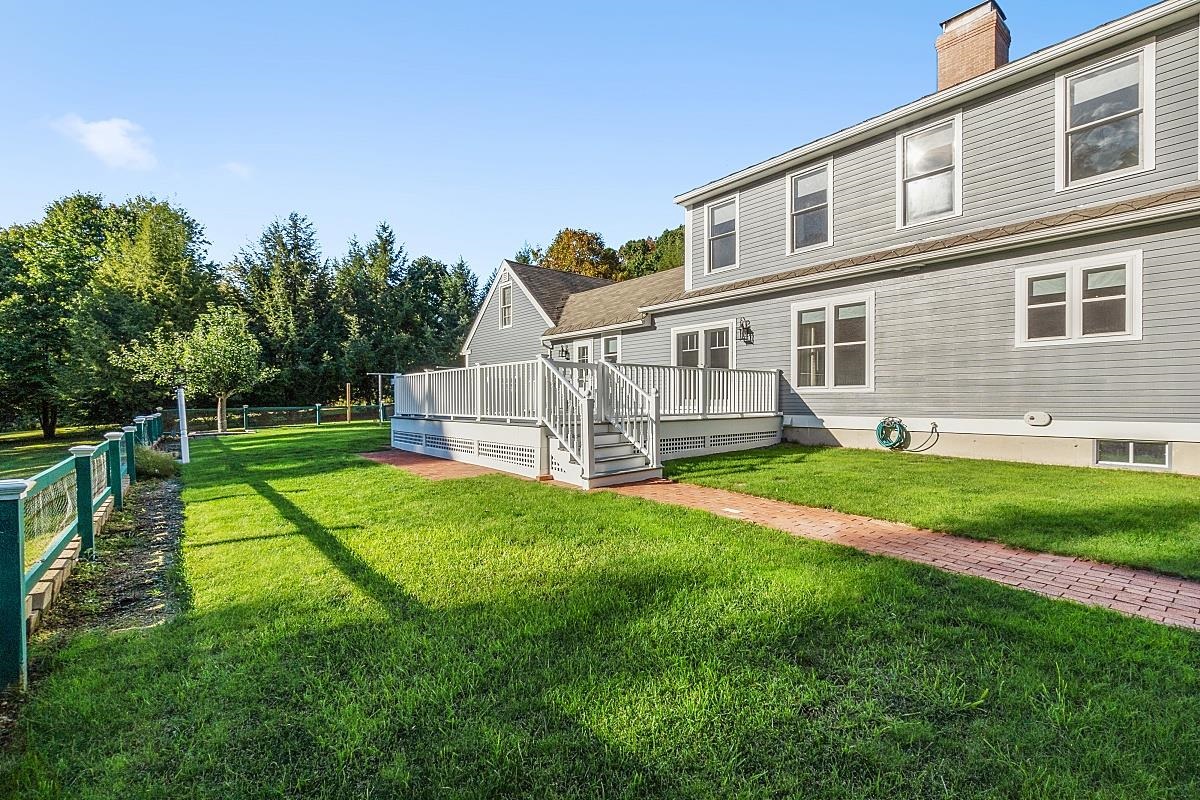 31 Maple Avenue Atkinson, NH 03811 - Photo 4 of 38 Gallery Image 4