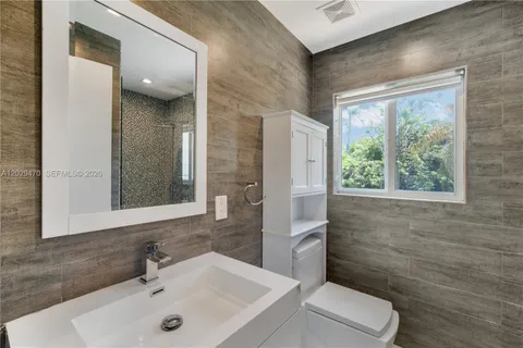 $9,500 | 550 West 49th Street, Miami Beach, FL 33140