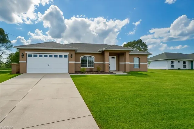 $1,750 | 528 Peerless Circle, Lehigh Acres, FL 33974