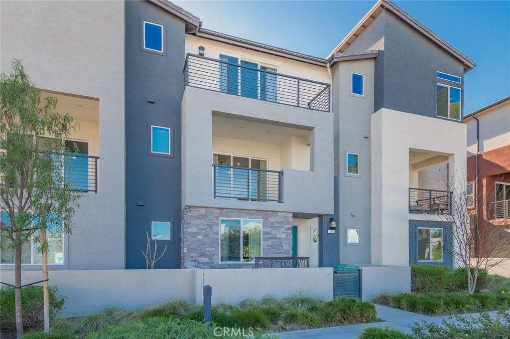 133 Biome Irvine, CA 92618 - Photo 2 of 33