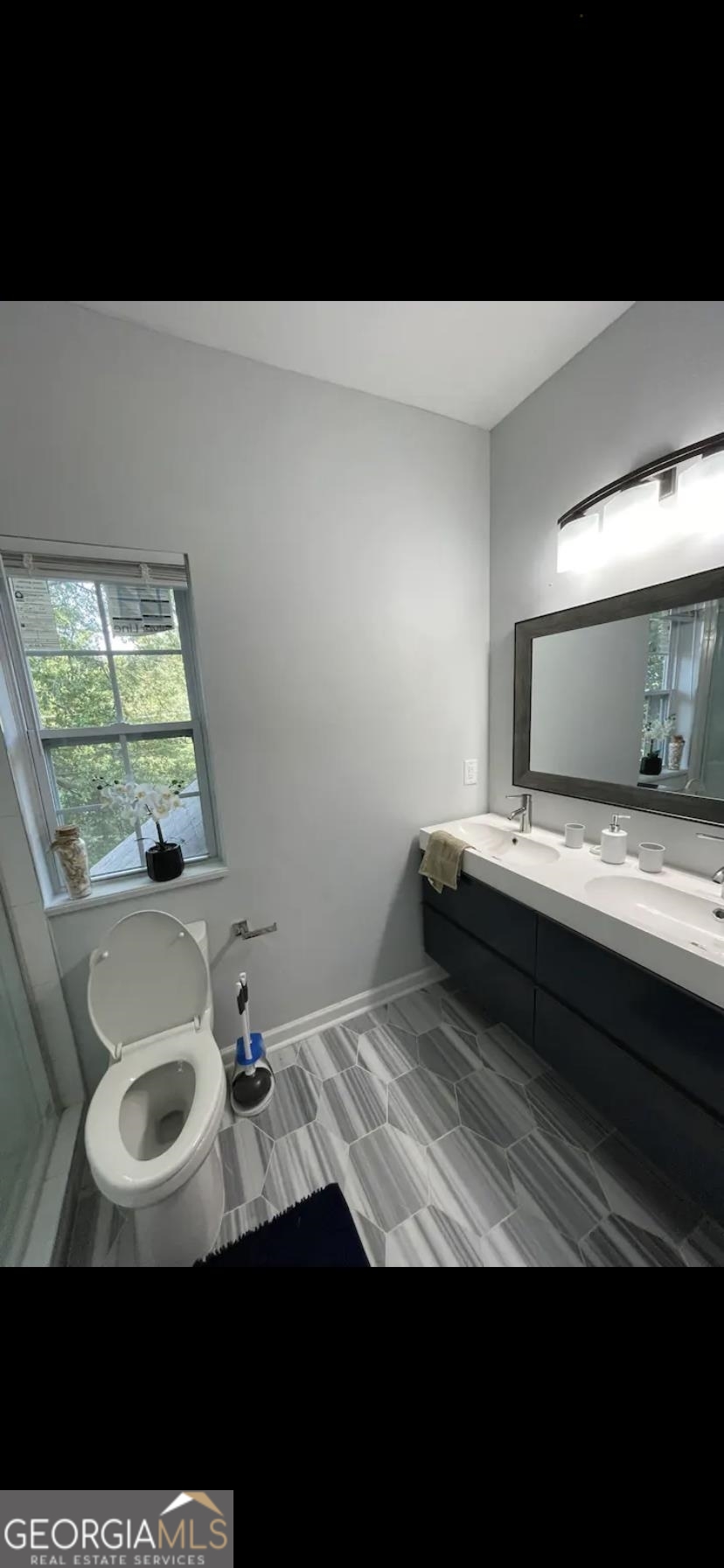 966 McDaniel Street Southwest Atlanta, GA 30310 - Photo 7 of 10 a bathroom with a sink and a mirror