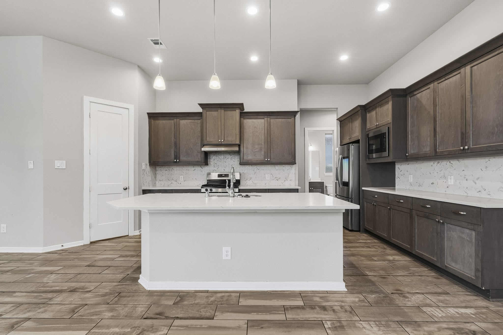 4510 Peloton Road Manvel, TX 77583 - Photo 9 of 29 Upgraded Cabinets