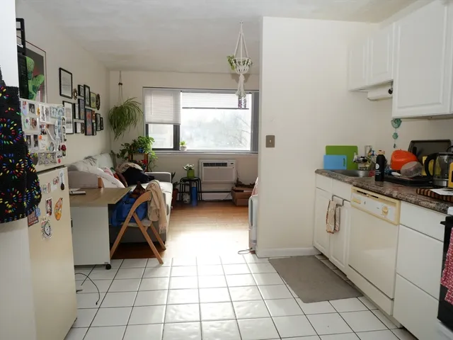 $2,000 | 1027 Commonwealth Avenue, Unit 10, Boston, MA 02215