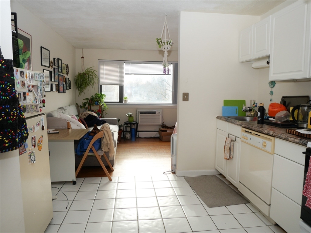 1027 Commonwealth Avenue, Unit 10 Boston, MA 02215 - Photo 2 of 7