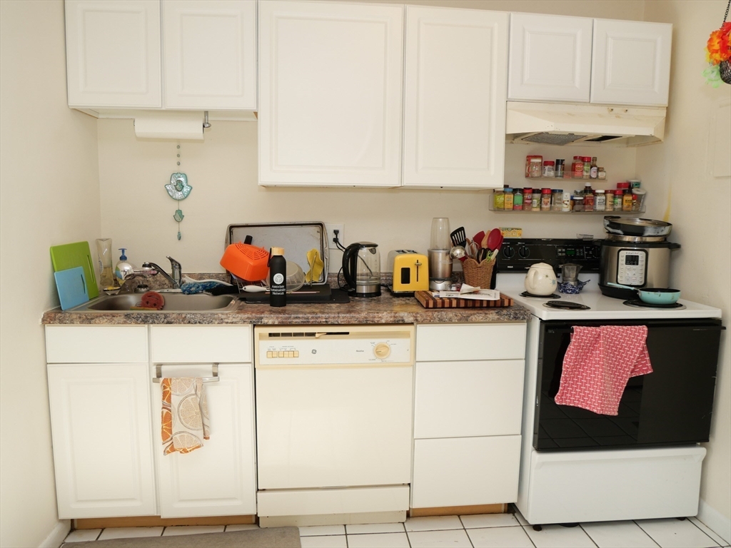 1027 Commonwealth Avenue, Unit 10 Boston, MA 02215 - Photo 3 of 7