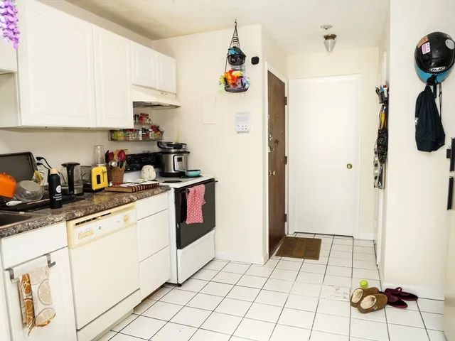 $2,000 | 1027 Commonwealth Avenue, Unit 10, Boston, MA 02215