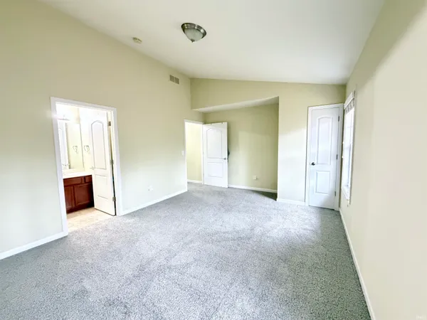 $215,000 | 1250 West Adams Hill Circle, Unit 504, Bloomington, IN 47403