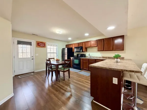 $215,000 | 1250 West Adams Hill Circle, Unit 504, Bloomington, IN 47403