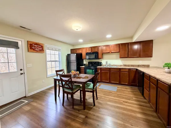 $215,000 | 1250 West Adams Hill Circle, Unit 504, Bloomington, IN 47403