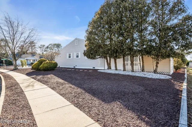 $425,000 | 1 Westport Drive, Toms River, NJ 08757