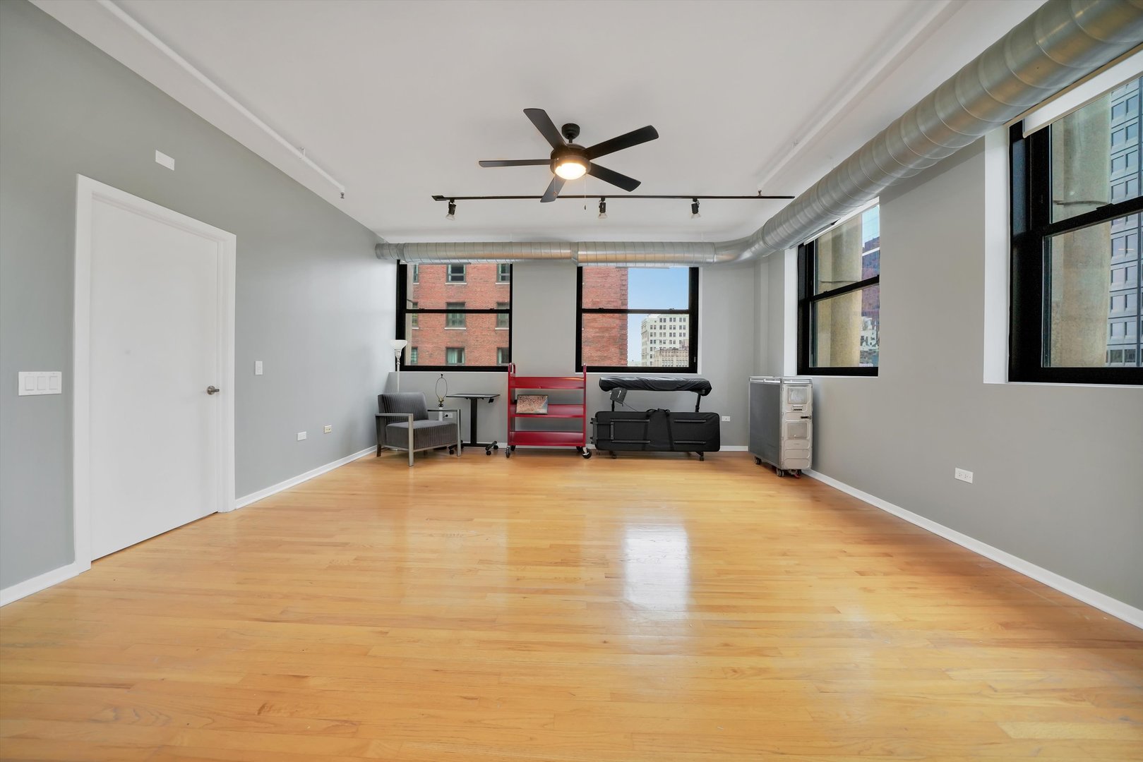 6 East Monroe Street, Unit 1501 Chicago, IL 60603 - Photo 11 of 27 a big room with closet and windows