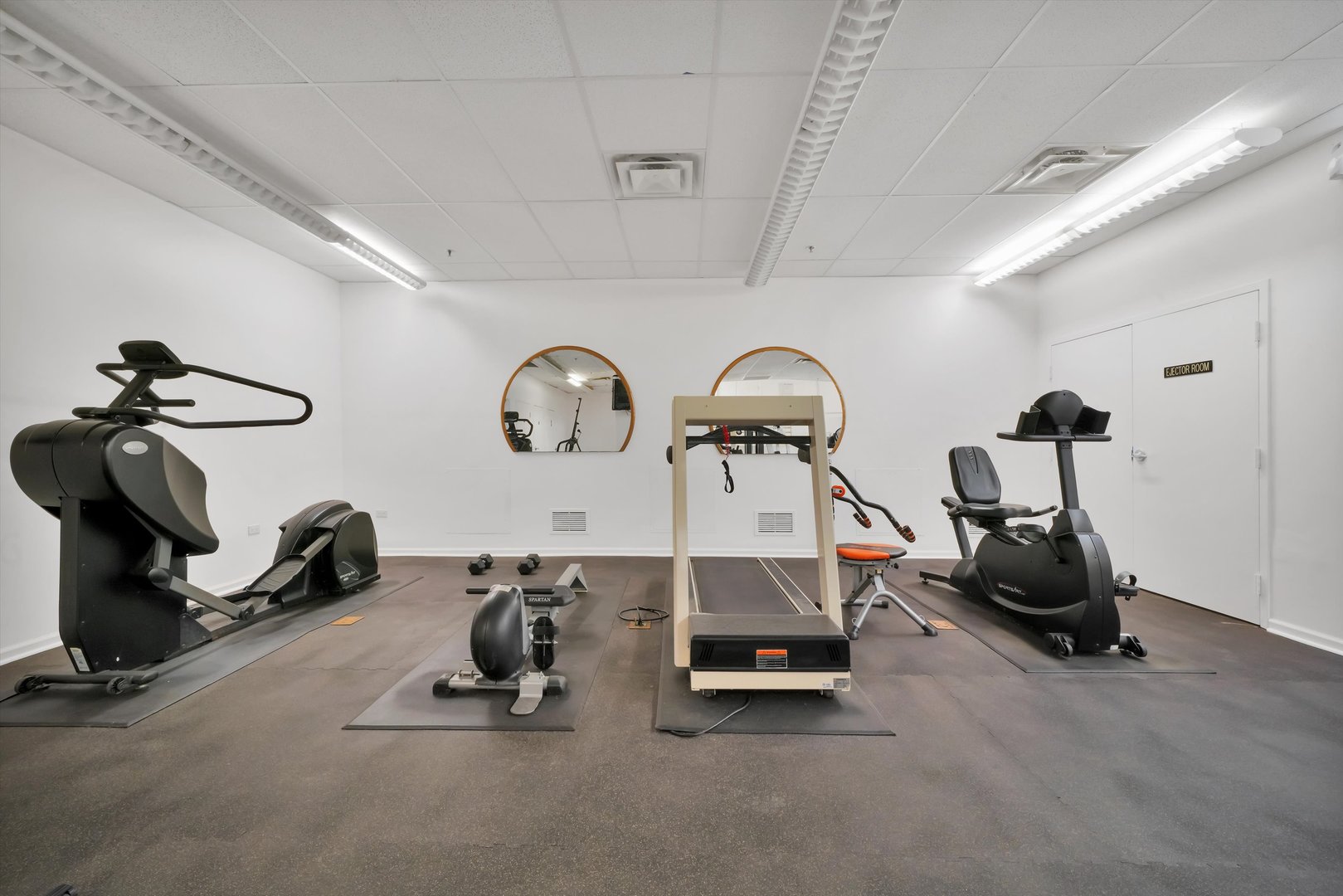 6 East Monroe Street, Unit 1501 Chicago, IL 60603 - Photo 22 of 27 a view of a room with gym equipment