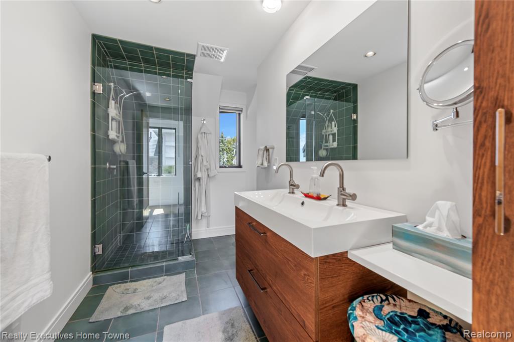 8296 Lakeshore Road Fort Gratiot, MI 48059 - Photo 16 of 53 Gallery Image 16