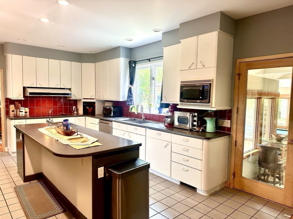 201 Main Street Williamsburg, MA 01039 - Photo 16 of 37