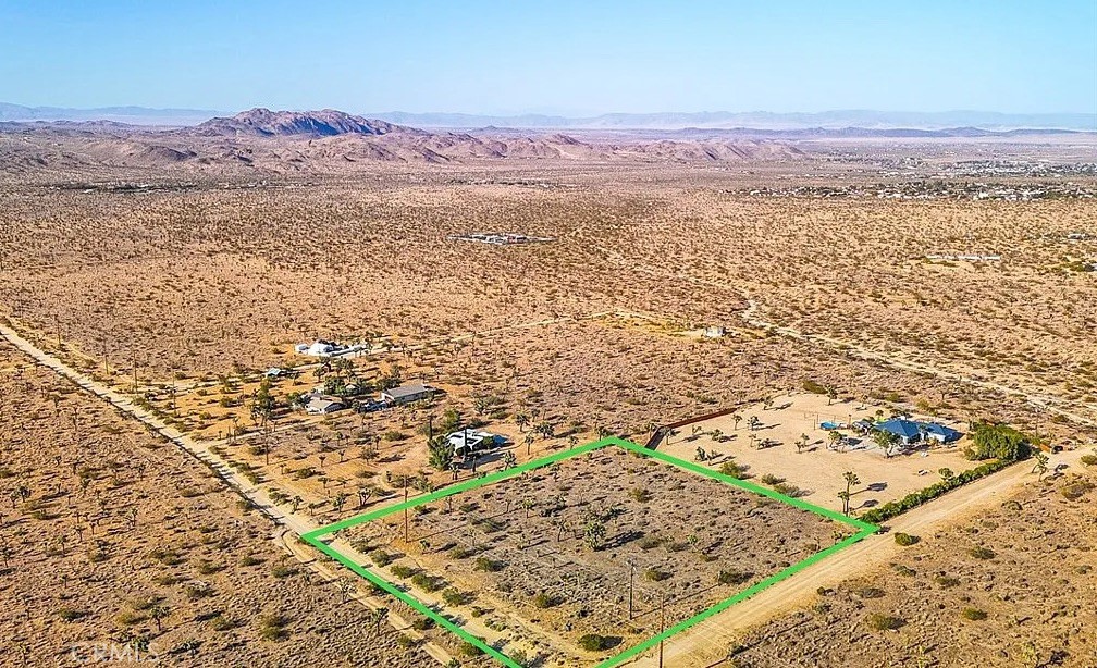 7645 La Contenta Road Yucca Valley, CA 92284 - Photo 4 of 14