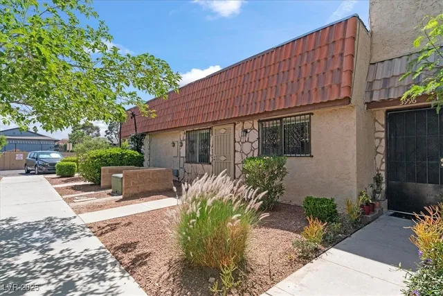 $900 | 4000 Visby Lane, Las Vegas, NV 89119