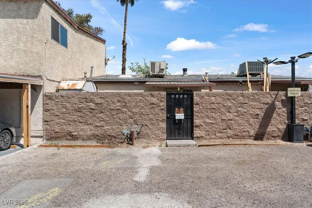 $900 | 4000 Visby Lane, Las Vegas, NV 89119