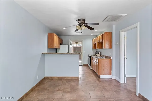 $900 | 4000 Visby Lane, Las Vegas, NV 89119