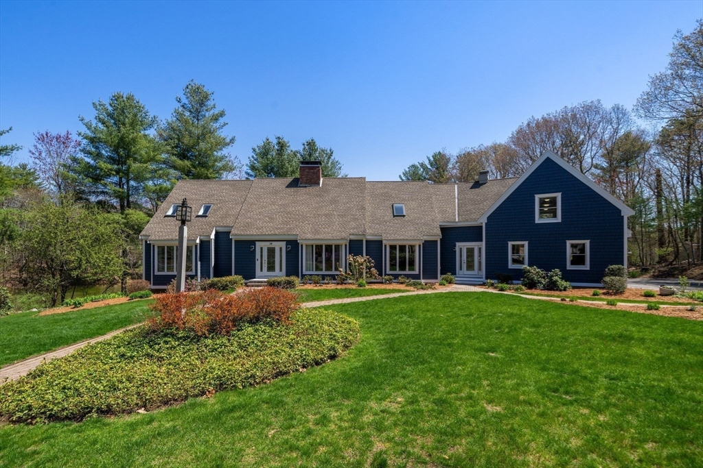 19 Devonshire Road Middleton, MA 01949 - Photo 4 of 42