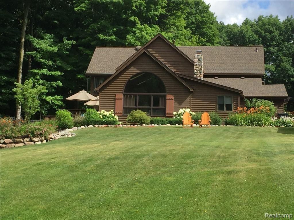 55321 9 Mile Road South Lyon, MI 48178 - Photo 31 of 44 Back view Summer