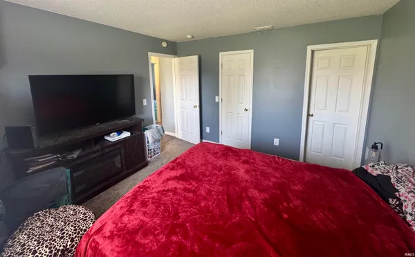 $179,900 | 101 West Dogwood Lane, Portland, IN 47371