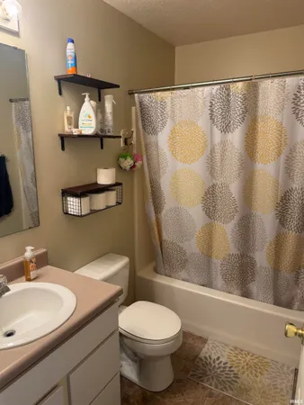 $179,900 | 101 West Dogwood Lane, Portland, IN 47371