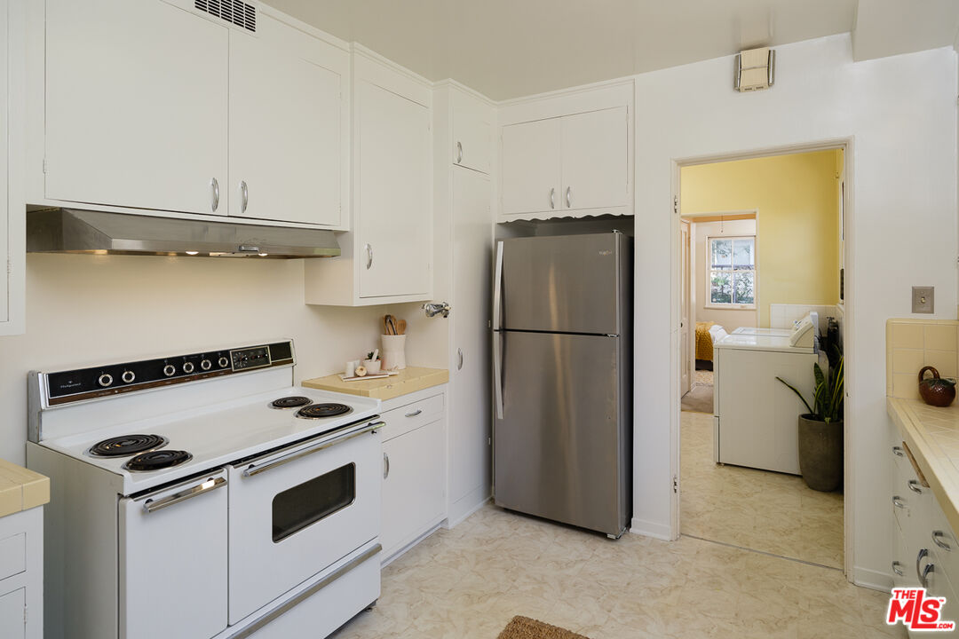 1422 Maple Street South Pasadena, CA 91030 - Photo 25 of 45 a kitchen with a stove and a refrigerator