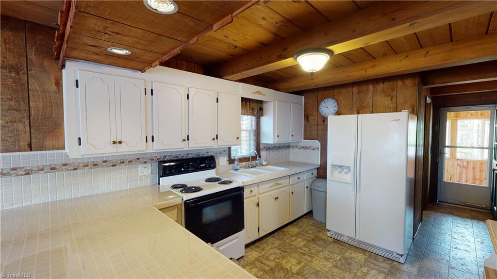 176 Alpine Crest Road Fancy Gap, VA 24328 - Photo 10 of 30 Gallery Image 10