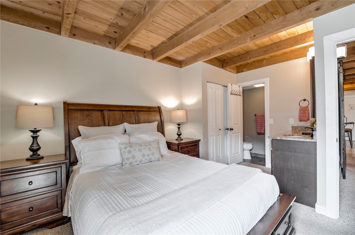 8500 Ryan Gulch Road, Unit G3 Silverthorne, CO 80498 - Photo 12 of 28 a bedroom with a bed and a lamp