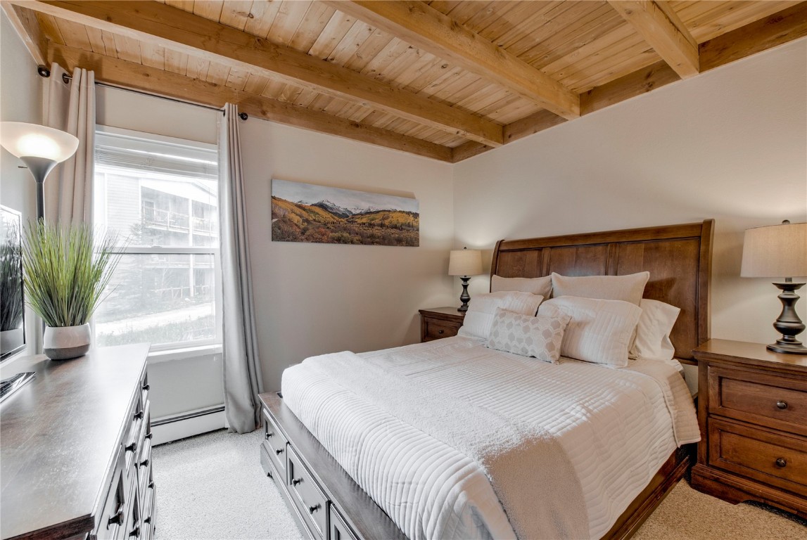 8500 Ryan Gulch Road, Unit G3 Silverthorne, CO 80498 - Photo 10 of 28 a bedroom with a large bed and a potted plant