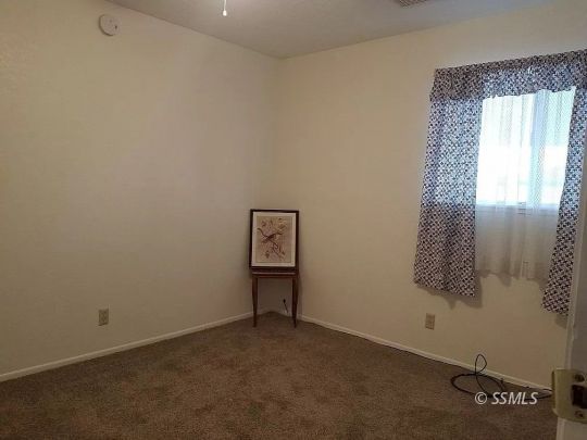 732 West Alene Avenue Ridgecrest, CA 93555 - Photo 23 of 38 an empty room with a window
