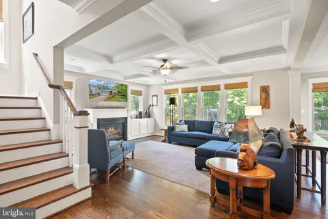 $2,250,000 | 121 Tapawingo Road Southwest, Vienna, VA 22180