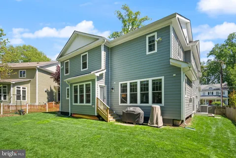 $2,250,000 | 121 Tapawingo Road Southwest, Vienna, VA 22180
