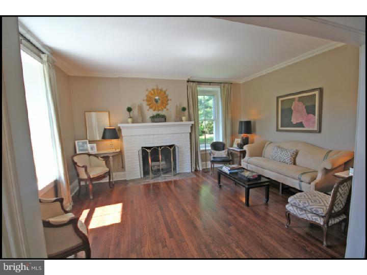 264 Leopard Road Berwyn, PA 19312 - Photo 4 of 25 Living Room
