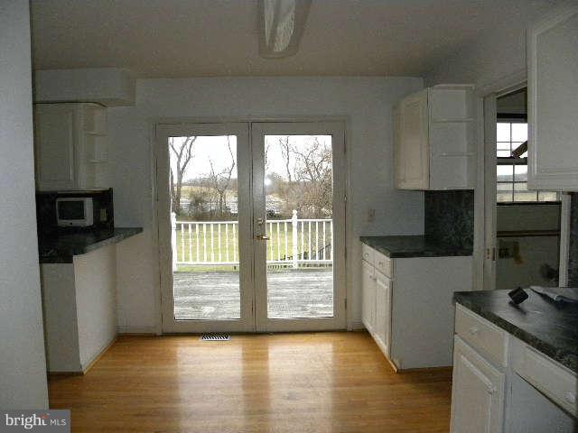 1108 Meredith Lane Davidsonville, MD 21035 - Photo 6 of 24 a kitchen with granite countertop a stove a sink and a refrigerator