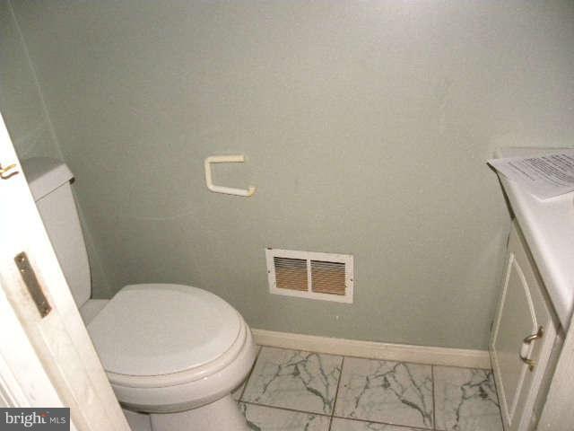 1108 Meredith Lane Davidsonville, MD 21035 - Photo 7 of 24 a bathroom with a toilet and a shower