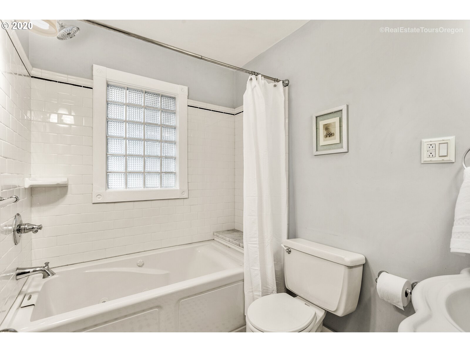 6060 Southwest Taylors Ferry Road Portland, OR 97219 - Photo 11 of 32 Gallery Image 11