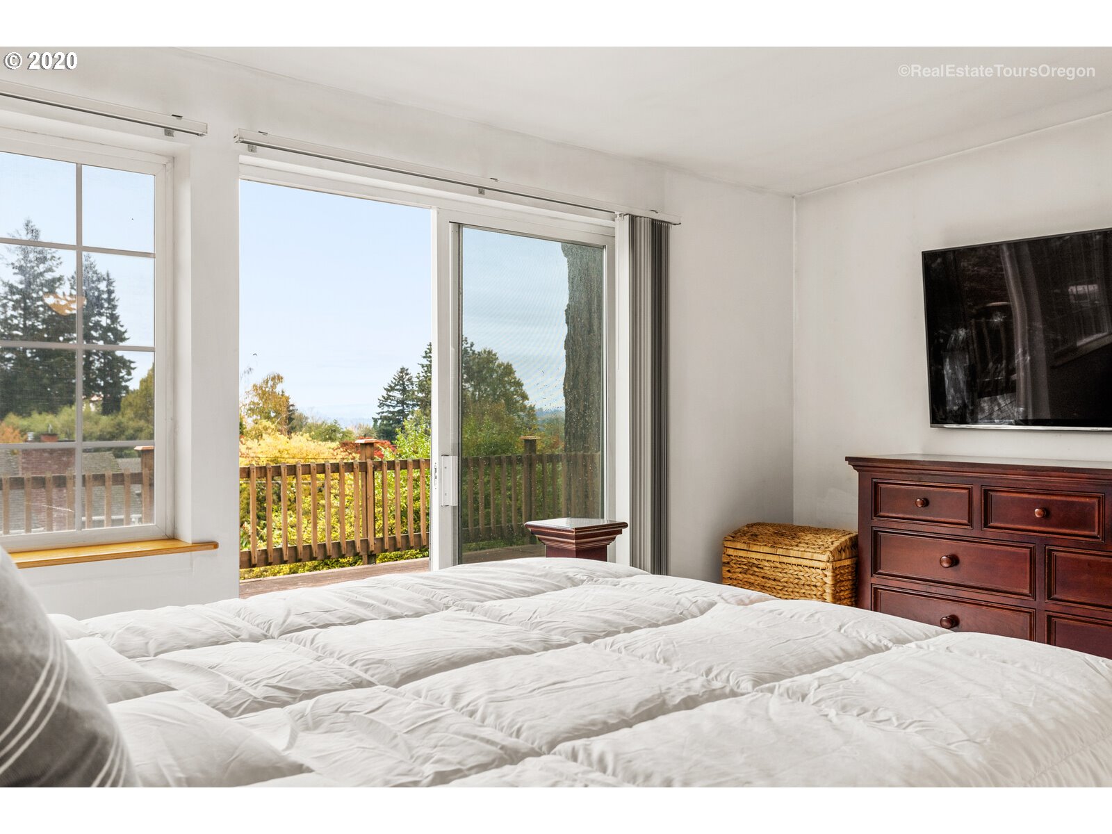 6060 Southwest Taylors Ferry Road Portland, OR 97219 - Photo 12 of 32 Gallery Image 12
