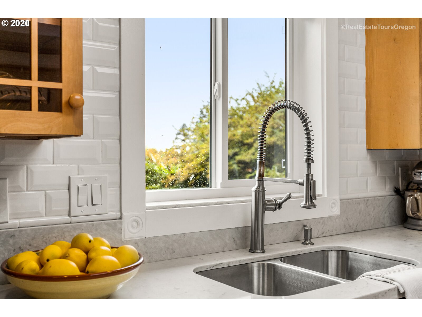6060 Southwest Taylors Ferry Road Portland, OR 97219 - Photo 6 of 32 Gallery Image 6