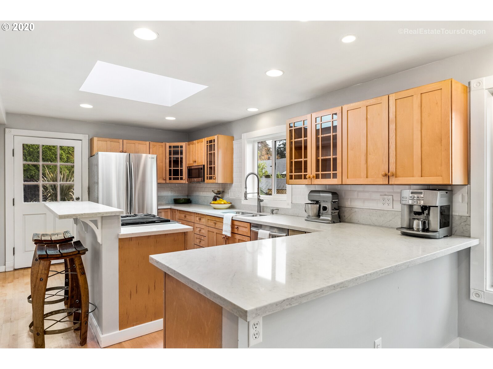 6060 Southwest Taylors Ferry Road Portland, OR 97219 - Photo 7 of 32 Gallery Image 7