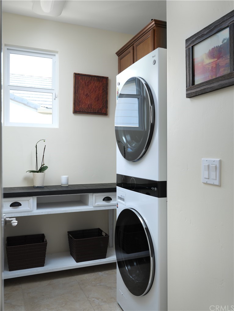 1156 Saltillo Way Nipomo, CA 93444 - Photo 15 of 29 a utility room with dryer and washer