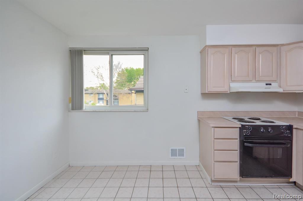 4030 West 13 Mile Road, Unit D3 Royal Oak, MI 48073 - Photo 12 of 13