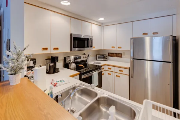 $389,000 | 48 Cooper Memorial Drive, Unit 413, Lincoln, NH 03251