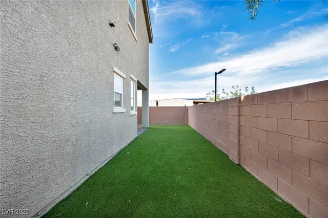 $2,000 | 4054 East Tonopah Avenue, Las Vegas, NV 89115