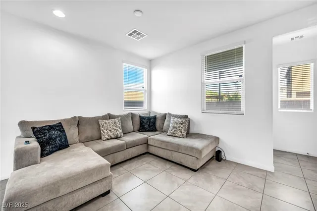 $2,000 | 4054 East Tonopah Avenue, Las Vegas, NV 89115