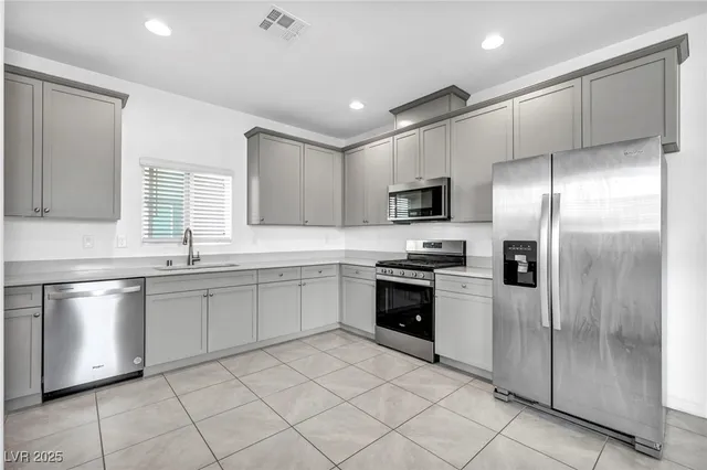 $2,000 | 4054 East Tonopah Avenue, Las Vegas, NV 89115