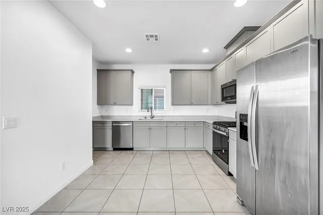 $2,000 | 4054 East Tonopah Avenue, Las Vegas, NV 89115