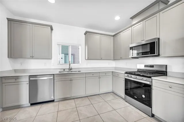 $2,000 | 4054 East Tonopah Avenue, Las Vegas, NV 89115